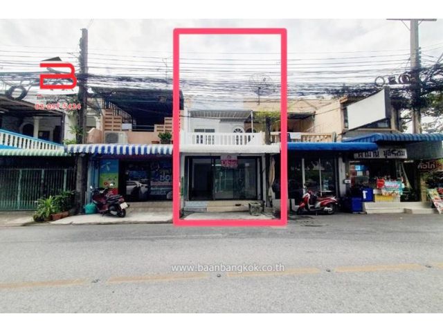ทาวน์เฮาส์ หมู่บ้าน นิรันดร์วิลล่า เนื้อที่ 16 ตรว. ถนนสุขุมวิท 93 เขตพระโขนง
