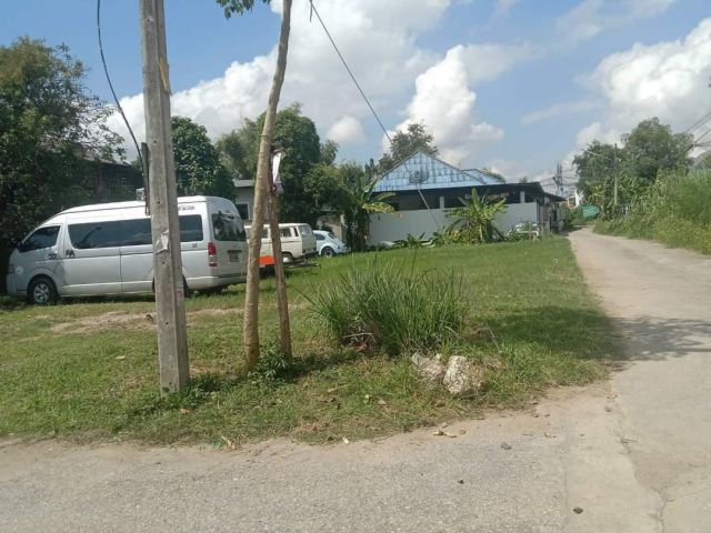 ขายที่ดินตำบลป่าแดดถมดินเรียบร้อยติดถนนสองด้าน