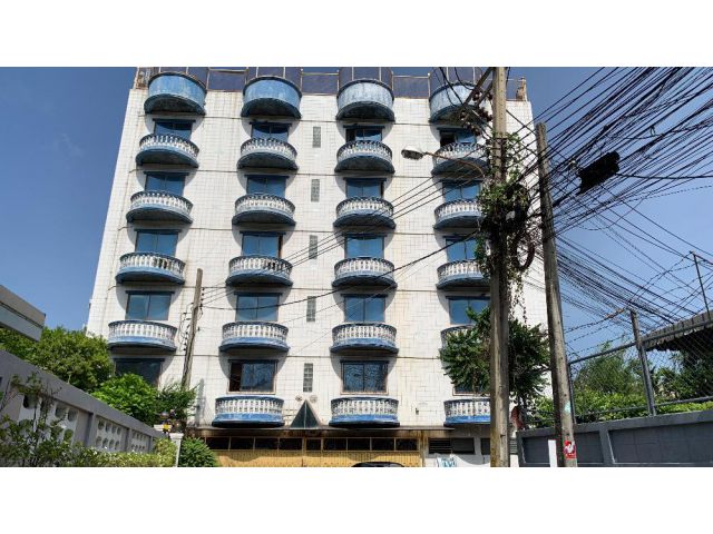 ขาย อาคารสำนักงาน 7 ชั้น ย่านลาดพร้าว 48 แยก 3-3-4 สนใจติดต่อ 091-9393-951
