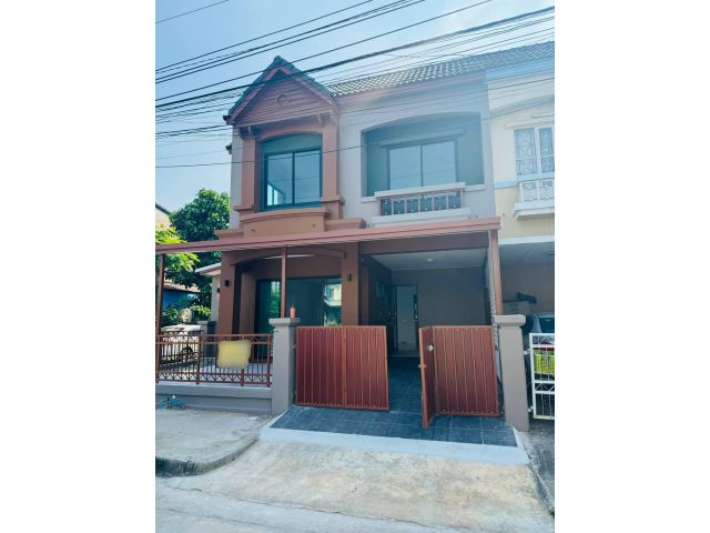 หมู่บ้านบุศรินทร์