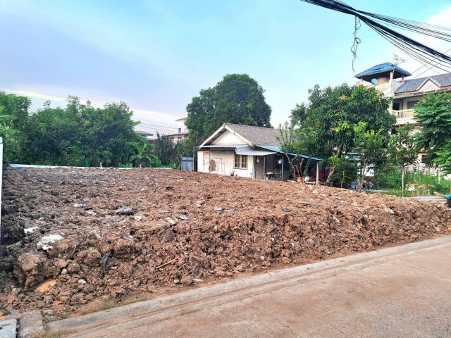 ทำเลโครตดี!! ขายที่ดิน 53 ตรว. ซอยร่มเกล้า 5 แยก 2-3 ถมดินสูงจากถ