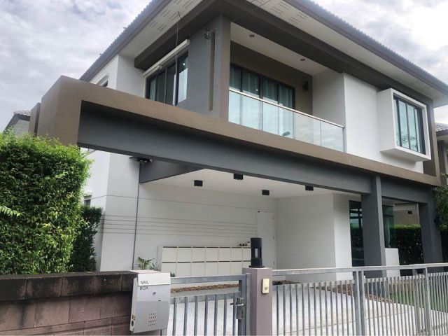 HR2881 ให้เช่าบ้านเดี่ยว 2ชั้น ใกล้สนามบินสุวรรณภูมิ ถนนสุขาภิบาล2 หมู่บ้านเอชเคปซีรีน บางนา-สุขาภิบาล2 มี 4 ห้องนอน 3ห้
