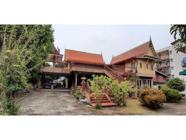 ขายบ้านพร้อมที่ดิน ใกล้รถไฟฟ้า 398 วา