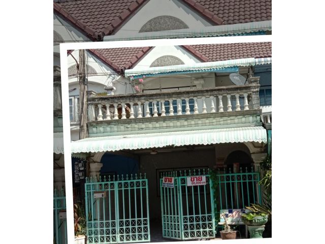ขายทาวเฮ้าส์ในเมืองราคาถูกพร้อมโิอน