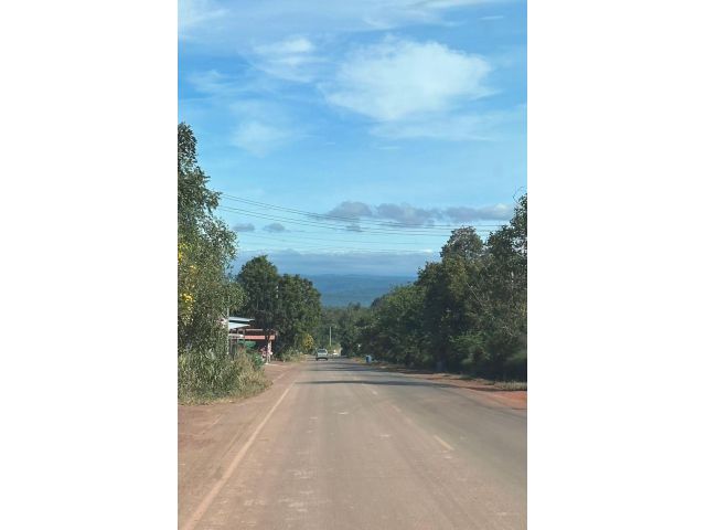 ที่ดินโฉนดเนื้อที่ 1 ไร่ วิวเขาสวย ติดถนนคอนกรีต ห่างลาดยาง 20 ม. มีน้ำ มีไฟ น้ำไม่ท่วม ที่สวยบรรยากาศดี ดินดี