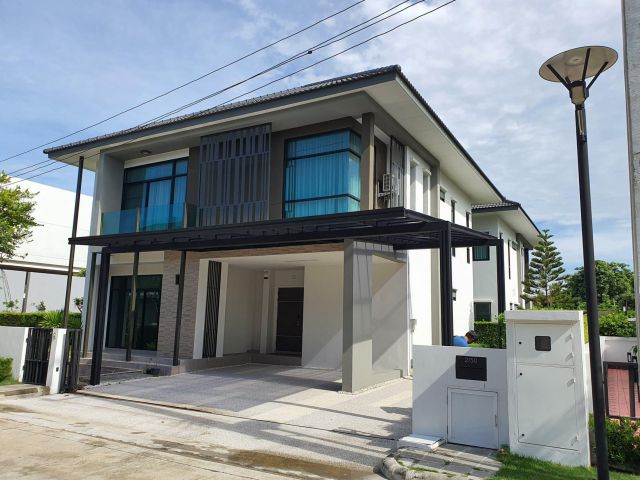 ขายบ้านเดี่ยว 2 ชั้น หมู่บ้าน B Motto พื้นที่ 100.3 ตร.ว. 4 นอน 5 น้ำ พื้นที่ใช้สอย 330 ตร.ม. ตกแต่งสวยพร้อมอยู่ ลดพิเศษ