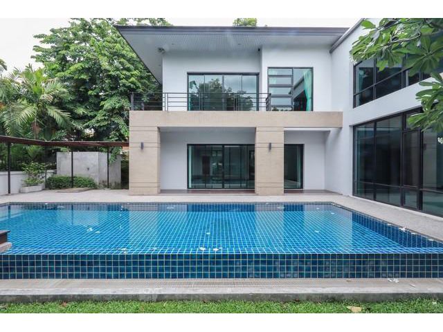 House for rent ให้เช่าบ้านเดี่ยว2ชั้นพร้อมสระว่ายน้ำส่วนตัว ย่านศูนย์วิจัย เลียบด่วน พระราม9 เอกมัย ใกล้เลียบด่วน เอกมัย