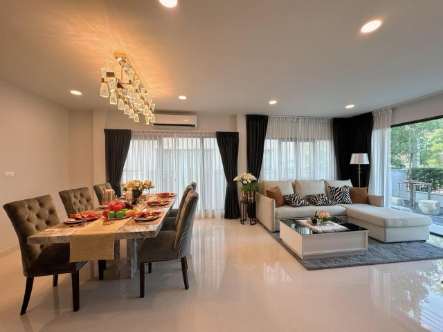 เช่า&ขาย - Centro บางนา/ พท.65 ตร.ว/ 290 ตร.ม/4 ห้องนอน/5ห้องน้ำ/เช่า 250,000/ขาย 21.8 ล้าน