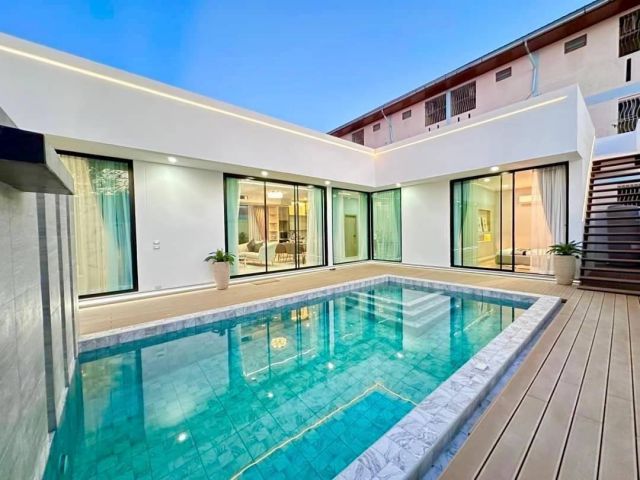 Pool villa Pattaya For Sale  บ้านเดี่ยว สไตล์โมเดิ้ล ใกล้เมืองพัทยา พร้อมดาดฟ้าสำหรับชมวิวชั้น 2  พิกัด หนองปรือ พัทยา