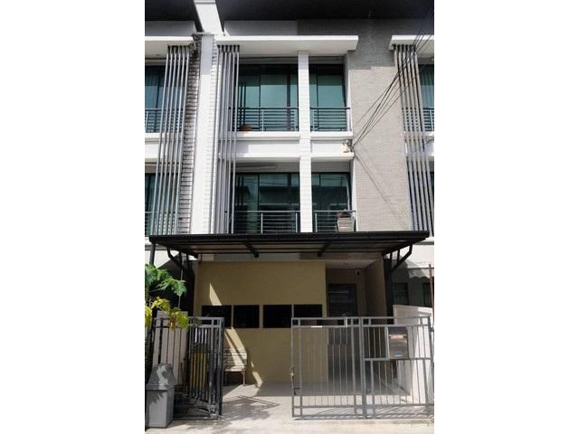 PT12 ให้เช่าทาวน์โฮม 3 ชั้น โครงการ บ้านกลางเมือง ซอยรามคำแหง 39 ถนนรามคำแหง ใกล้วัดเทพลีลา ใกล้ทาวน์อินทาวน์ ใกล้เลียบด