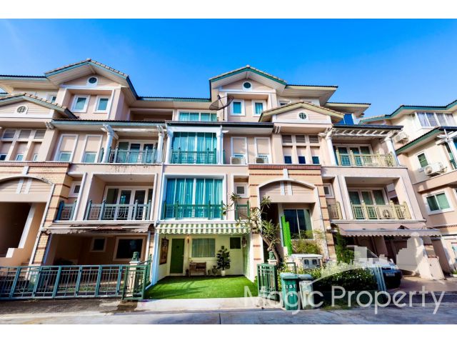 ขายทาวน์เฮ้าส์ 3 ห้องนอน ใน คริสตัน วิลล์ เขตลาดพร้าว กรุงเทพมหานคร