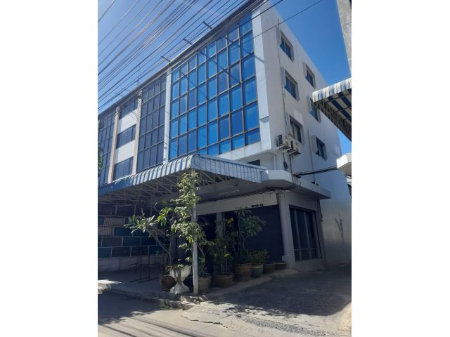 ขายอาคารพาณิชย์ 4.5 ชั้น 2 คูหา ติดถนนวัชรพล ที่ดิน 72 ตร.ว 560 ตร.ม., กรุงเทพ หลังมุม   ถ. วัชรพล แขวงคลองถนน เขตสายไหม