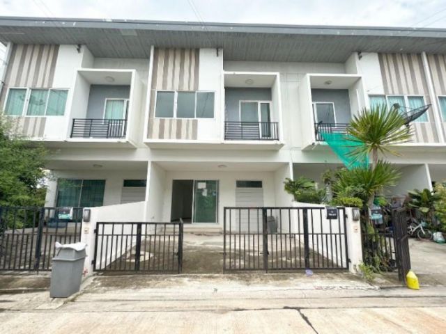 ขาย ทาวน์โฮม  พิเศษ! The Trust Townhome Srinakarin-Praeksa 135 ตรม. 20.5 ตร.วา
