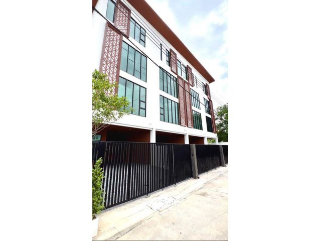 ให้เช่าโฮมออฟฟิศใหม่4ชั้น Fully Furnished ทำเลเลียบทางด่วนเอกมัย รามอินทรา ทำเลธุรกิจการค้า