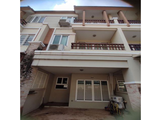ให้เช่าบ้าน ทาวน์โฮม 3 ชั้น เศรณีรายา 2 ดอนเมือง ใกล้มหาวิทยาลัยรังสิต สนามบินดอนเมือง ให้เช่าราคา 18,900 ต่อเดือน