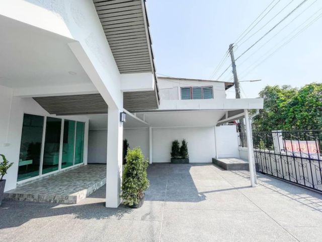ขายบ้านในเมืองเชียงใหม่ ใกล้สนามบิน  เนื้อที่ 44 ตร.วา (3นอน 2น้ำ) ราคา 2.79 ล้าน