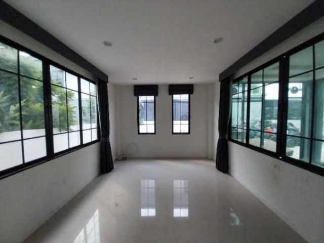 ขาย บ้านเดี่ยว หลังใหญ่ พื้นที่เยอะ สัมมากร รังสิต คลอง 7 250 ตรม. 81 ตร.วา ต่อรองได้