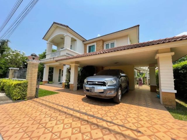 House for sale in the Home in Park project . Located within a very popular community in Nong Khwai Sub- District, Hang D