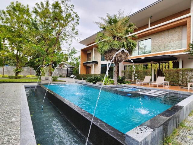 ขายบ้านเดี่ยว 2 ชั้น ซอยติวานนท์ 37 ท่าทราย อำเภอเมืองนนทบุรี เนื้อที่ 358 ตร.ว. พื้นที่ใช้สอย 600 ตร.ม. 4 ห้องนอน, 5 ห้