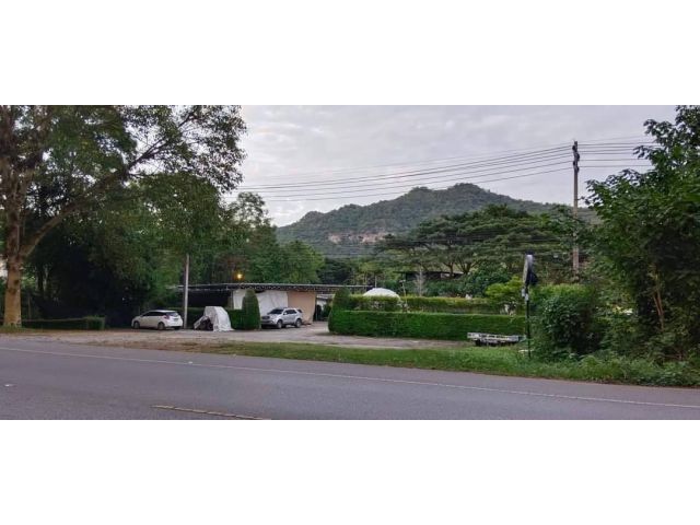 R624-055ขายที่ดิน สวยที่สุดย่านเขาใหญ่ ติดถนนธนะรัชต์ เนื้อที่ 3-1-50 ไร่ (1,350ตรว.)  ใกล้ด่านปากทางขึ้นอุทยานเขาใหญ่ ทำเลดีมาก เหมาะทำโรงแรม รีส