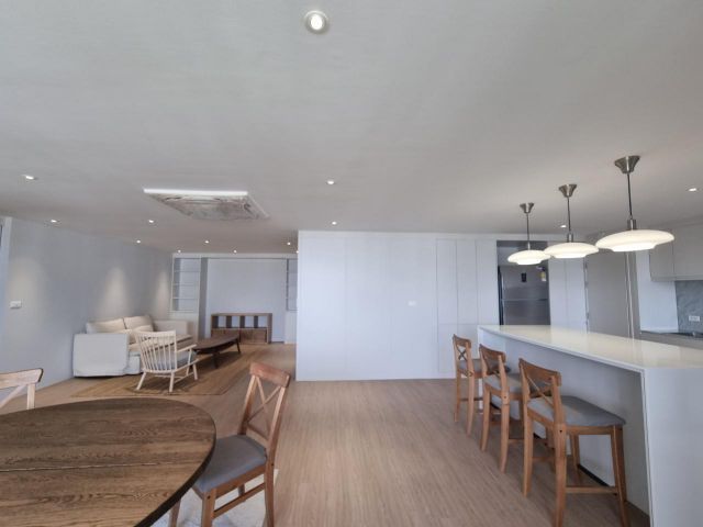 DS Tower 1 for rent3 bedrooms 3 bathrooms 251 sqm. rental 120,000 baht/month