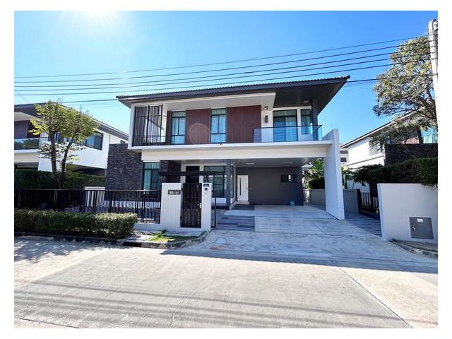ขายหรือให้เช่าบ้านเดี่ยว รีโนเวทใหม่ พร้อมโซลาร์เซลส์ หมู่บ้านมัณฑนา 4 อ่อนนุชวงเเหวน 4 อยู่บริเวณซอยกาญจนาภิเษก44 เขตปร