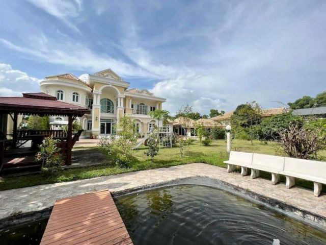 ขายคฤหาสน์หรู ซอยมิสทีน ออกแบบสไตล์ Classic Colonial Home บนเนื้อที่ 1-3-62 ไร่ ใกล้รถไฟฟ้า ใกล้ Motorway  ใกล้สนามบิน ม