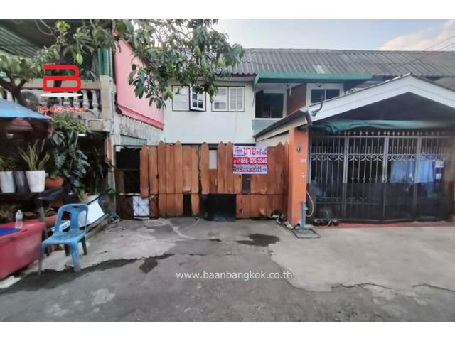 ทาวน์เฮาส์ หมู่บ้าน อยู่สบาย ซอยกรุงเทพ-กรีฑา 8 แยก 3 เนื้อที่ 16 ตรว. ถนนกรุงเทพ-กรีฑา เขตบางกะปิ