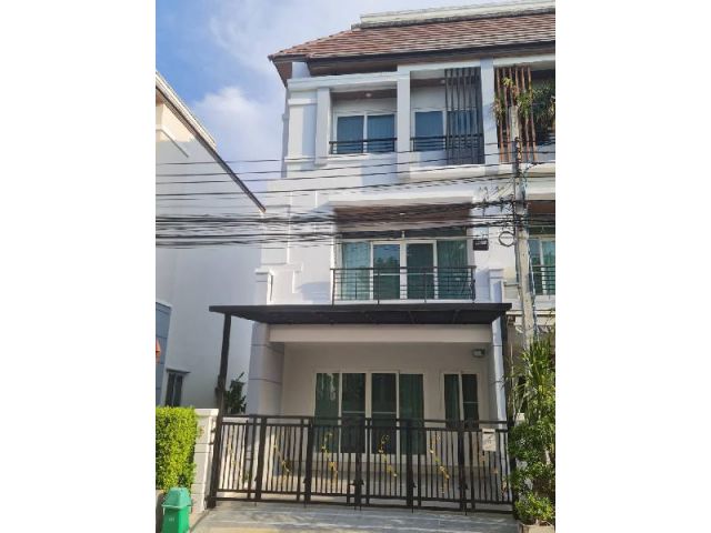 ให้เช่าทาวน์โฮมแปลงมุม 3 ชั้น พื้นที่ใช้สอย 180 ตรม. ถนนศรีนครินทร์ แขวงหนองบอน ขตประเวศ แค่ 5 นาที ถึง BTS สถานีสวนหลวง