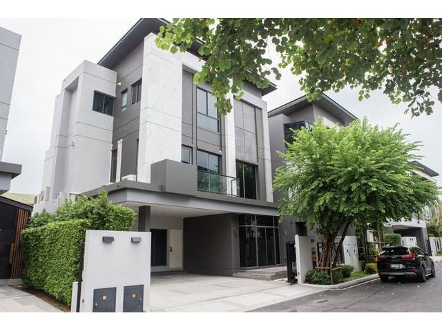 FPL1054 ให้เช่าและขายบ้านเดี่ยววิลล่า 3 ชั้น The Gentry เอกมัย-ลาดพร้าว ตกแต่งสไตล์ Modern Luxury เฟอร์ใหม่ทั้งหลัง บ้าน