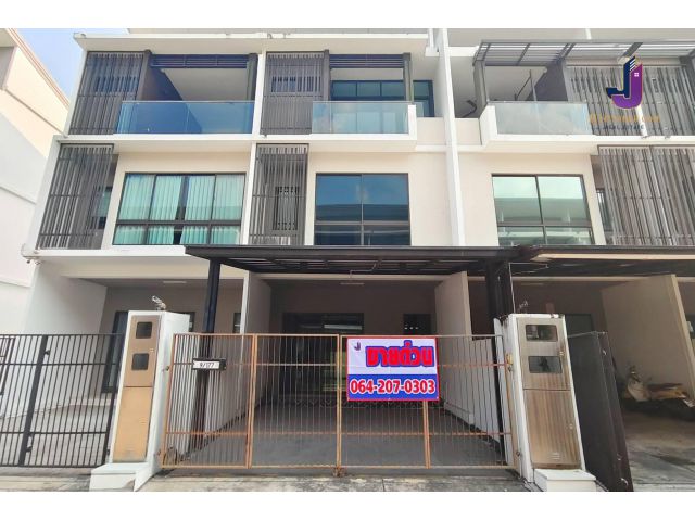 ขายด่วน Town Home 3 ชั้น Luxury สไตล์  โครงการ Landmark เอกมัย-ราอินทรา เนื้อที่ 21.9 ตร.วา  3 ห้องนอน 4 ห้องน้ำ