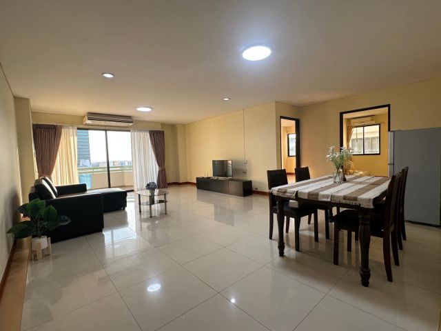 Bangna Complex Residential for rent 3 bedrooms 2 bathrooms 170 sqm rental 25,000 baht/month
