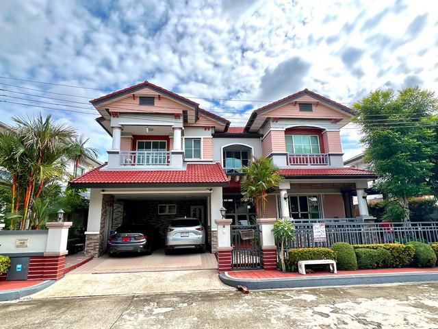 ขายบ้านเดี่ยว 2.5 ชั้น (หิ้งพระชั้นลอย) ตัวบ้านตั้งอยู่ ถ.นครอินทร์ หมู่บ้านนันทวัน พระราม 5 ที่ดิน ขนาด 97 ตร.ว. พื้นที