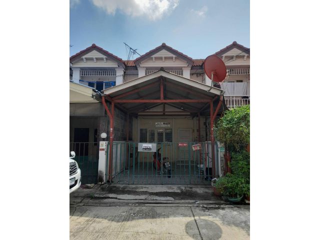 ขายทาวเฮ้าส์ 2 ชั้น พื้นที่ 16 ตร.วา หมู่บ้านเลิศอุบล ลำลูกกา ปทุมธานี สนใจโทร 091-8721079