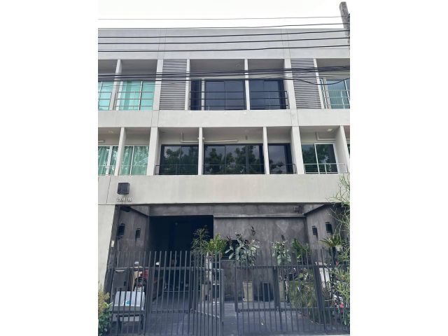 ด่วน ขายบ้านทาวน์โฮม โนเบิล คิวบ์ พัฒนาการ 24-26 Noble Cube Patanakarn Towmhome 3ชั้น 3ห้องนอน ใกล้ทองหล่อ เอกมัย สุขุมว
