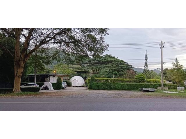 R624-055ขายที่ดิน สวยที่สุดย่านเขาใหญ่ ติดถนนธนะรัชต์ เนื้อที่ 3-1-50 ไร่ (1,350ตรว.)  ใกล้ด่านปากทางขึ้นอุทยานเขาใหญ่ ทำเลดีมาก เหมาะทำโรงแรม รีส