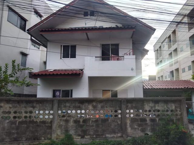 บ้านในคูเมือง. 13 ล้าน