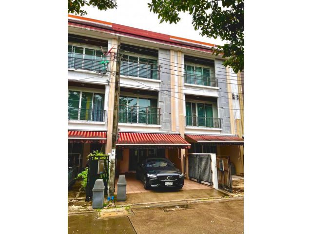 (HL)A85762 - ขาย ทาวน์โฮม 3 ชั้น บ้านกลางเมือง ลาดพร้าว 87 (Baan Klang Muang Ladprao 87) ใกล้ CDC - Central East Ville