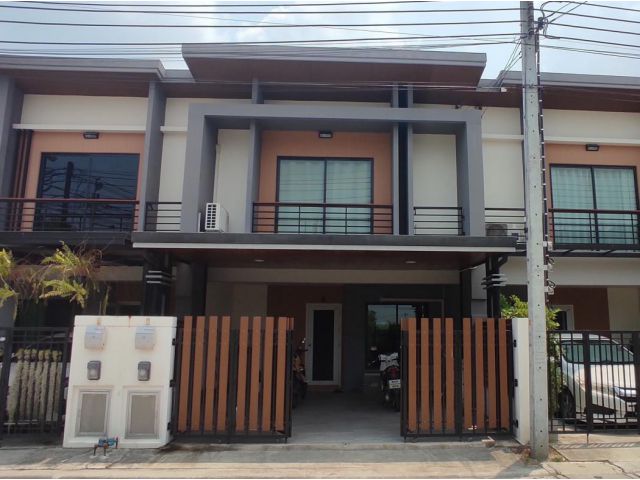 (HL)A82332 - ขาย ทาวน์เฮ้าส์ ใกล้สวน หน้าบ้านไม่ชนใคร หมู่บ้านเดอะแกลลอรี่ ต่อเติมครบ 116 ตรม. 19.1 ตร.วา