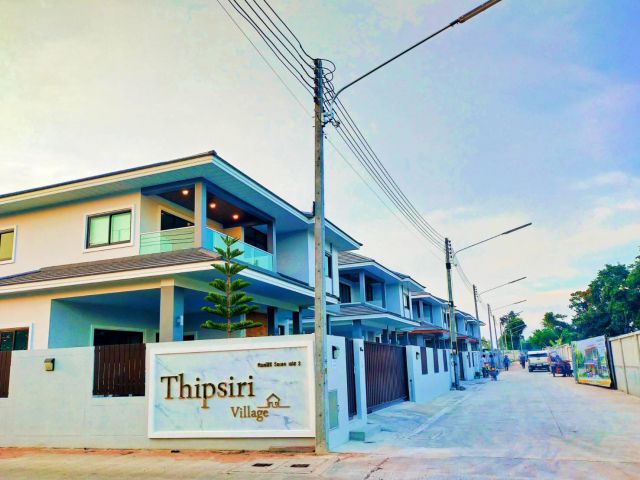 ขายบ้านเดี่ยวหลังใหญ่สร้างเสร็จพร้อมโอน