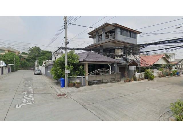 ให้เช่าบ้านเดี่ยว 3 ชั้นหลังหัวมุม 60 ตรว. 5 ห้องนอน โชคชัย 4 ต.รวมโชค