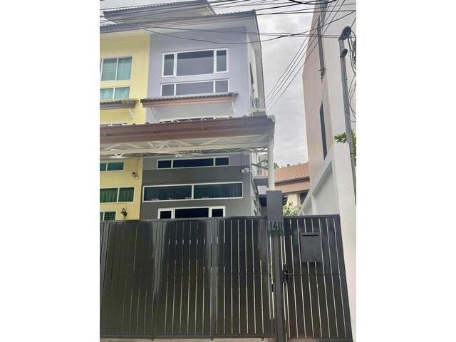 PT12 ให้เช่า ขาย ทาวน์โฮม 3 ชั้น สุขุมวิท 71 ปรีดี 20 เป็นซอยตัน เงียบสงบ ใกล้ BTS พระโขนง ห้องมุม 33 ตรว. 200 ตรม.