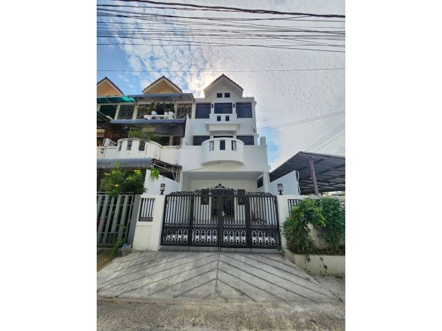 ให้เช่า บ้านทาวน์โฮม 3 ชั้น ในซอยกรุงเทพนนทบุรี 43 (ซอยวัดเลียบฯ)
