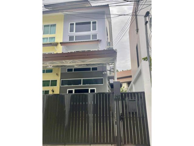 ให้เช่าและขายทาวน์โฮม 3 ชั้นห้องริม 33 ตรว. 200 ตรม. สุขุมวิท 71 ปรีดี