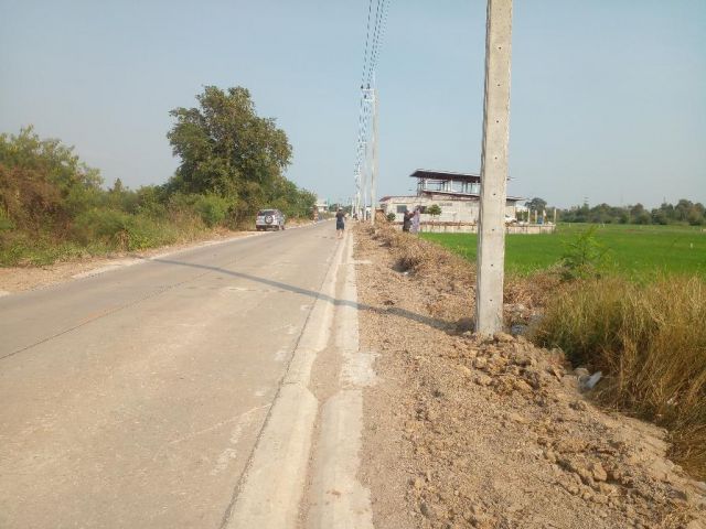 ที่ดินติดถนน