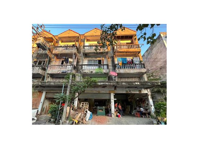 ขายอาคารพาณิชย์ 3.5 ชั้น หมู่บ้านปิ่นทองแลนด์ แฟคทอรี่ บางบัวทอง นนทบุรี เนื้อที่ 16 ตร.ว ทำเลดี ราคาไม่แพง ต่อรองได้
