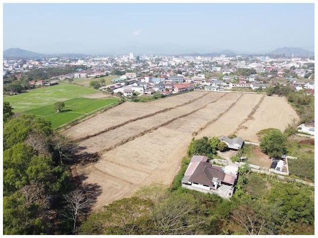 #ขายที่ดินเปล่าแปลงใหญ่เหมาะทำบ้านจัดสรร ห่างสถานีรถไฟเชียงรายเพียง 2 กม. เนื้อที่