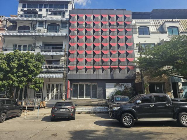 ให้เช่าตึก สำนักงาน อาคาร บางนาตราด45 หรือ ซอย ม.กฤษดานคร21 บางแก้ว 70,000   ใกล้ห้างเมกาบางนา  ไทวัสดุเมกาบางนา  ถนน