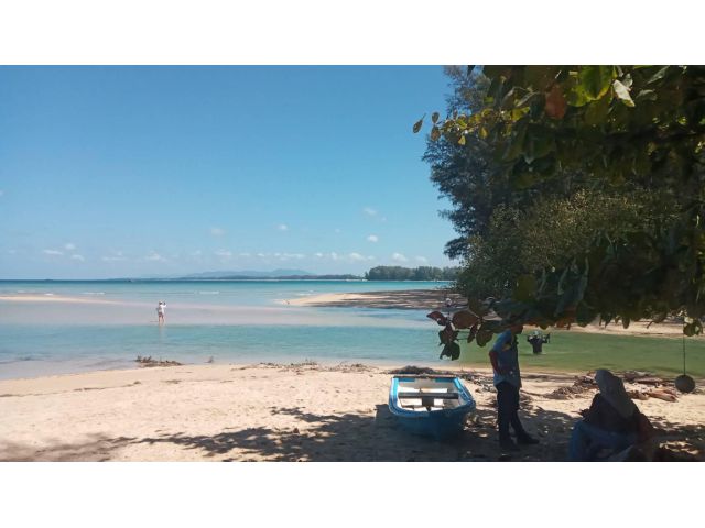 ขายที่ดินติดทะเล เนื้อที่ 35 ไร่