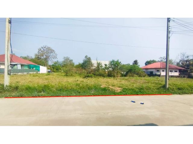 ขายที่ดินใกล้สามแยกหลิ่งหมื่นสันทรายติดถนนคอนกรีต
